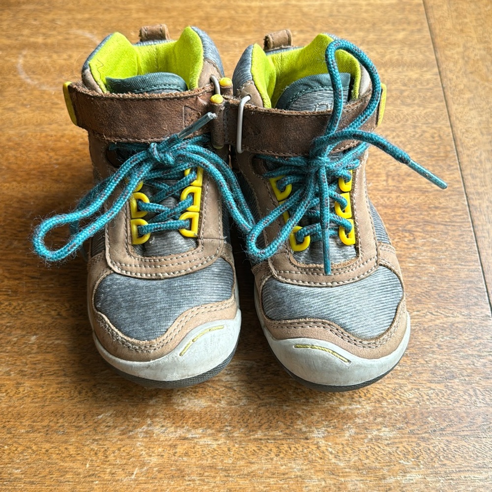 Plae Kaiden waterproof boots, great condition